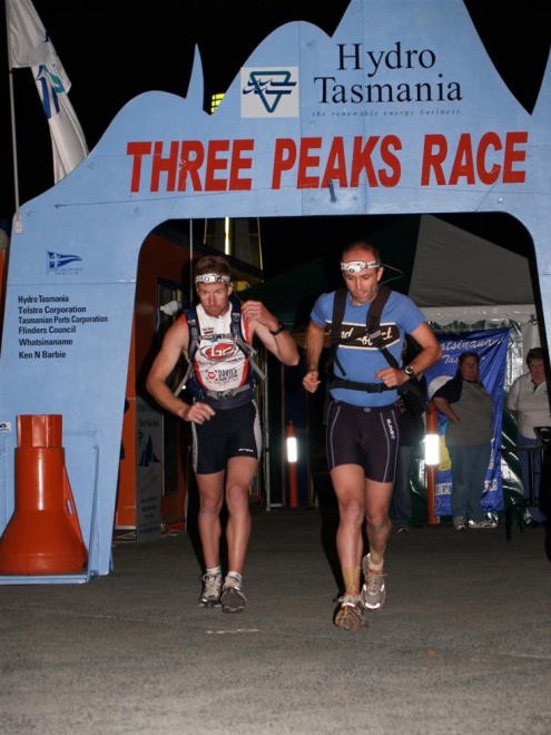 Neil Buckby Motors runners Glen Campbell and Mark Guy set off on the last running leg up Mt Wellington - Hydro Tasmania Three Peaks Race 2007 © Jane Austin
